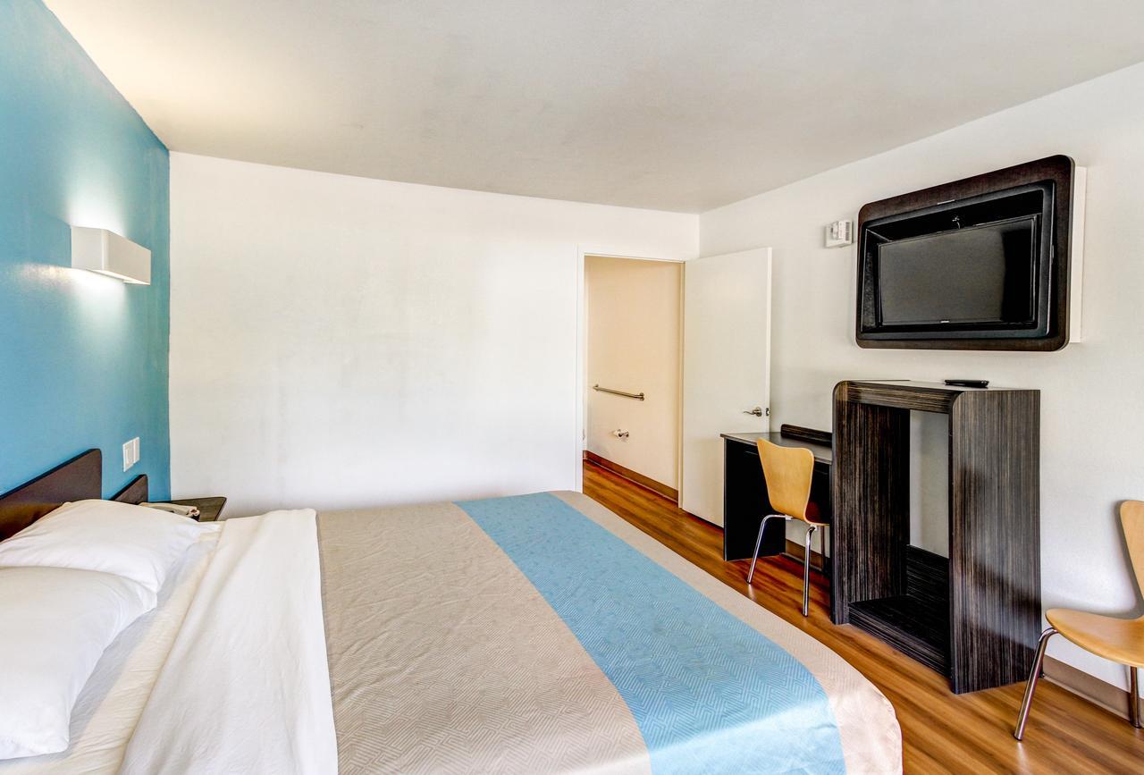 Motel 6 Waco - Lacy Lakeview Bellmead Zewnętrze zdjęcie