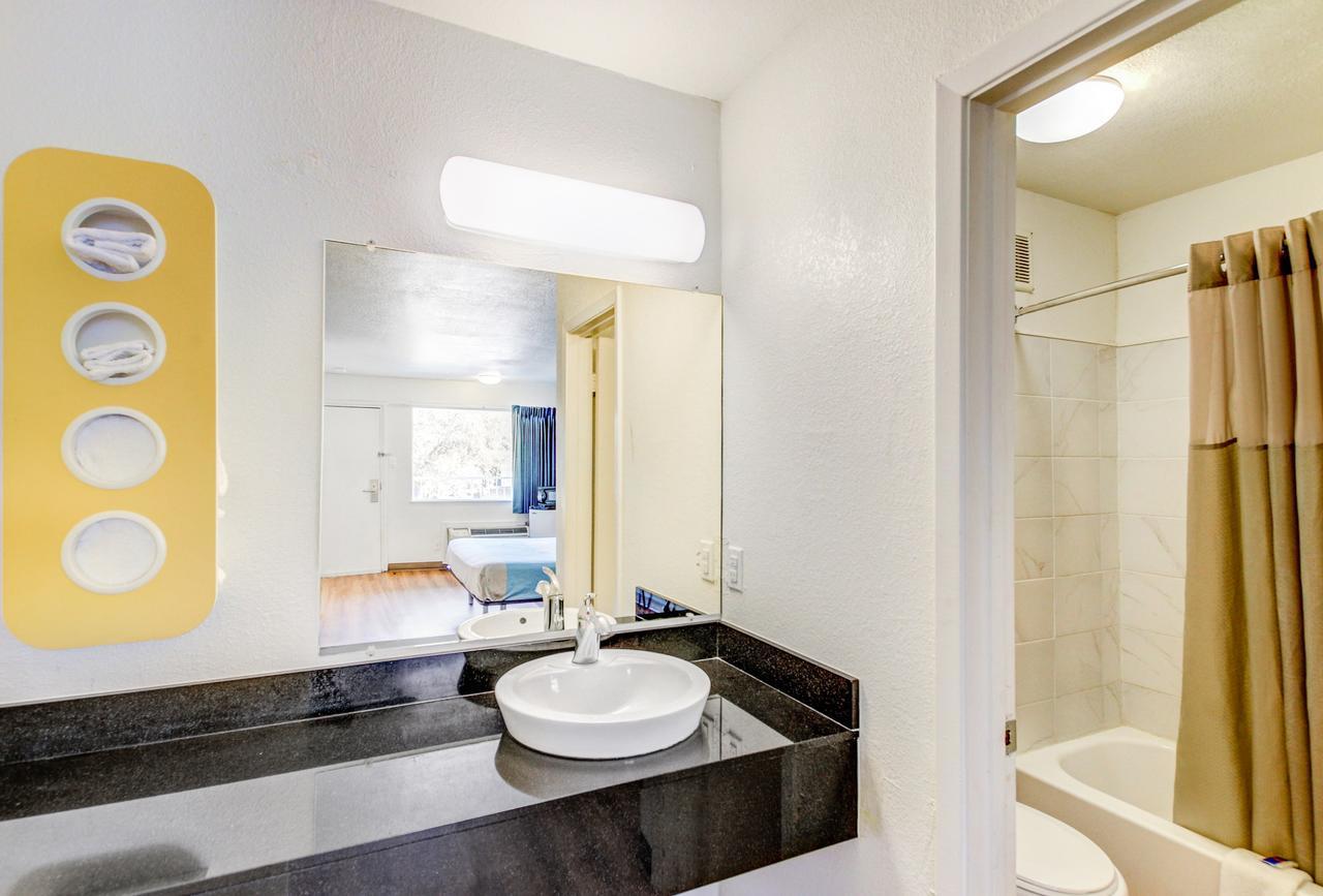 Motel 6 Waco - Lacy Lakeview Bellmead Zewnętrze zdjęcie